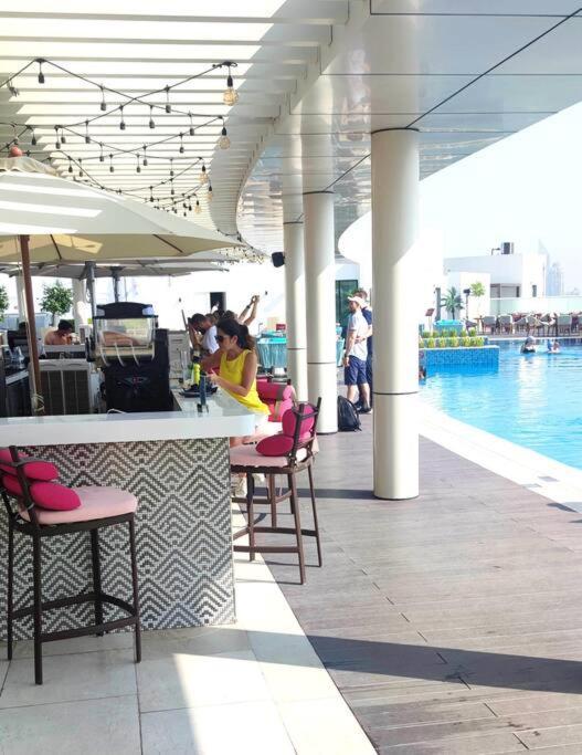 Amazing Apartment With Infinity Pool Dubai Esterno foto